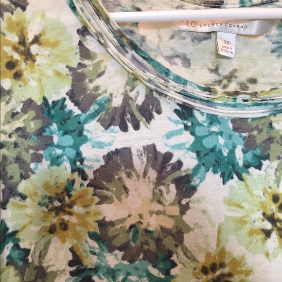 XS Lauren Conrad top - Picture 3 of 3